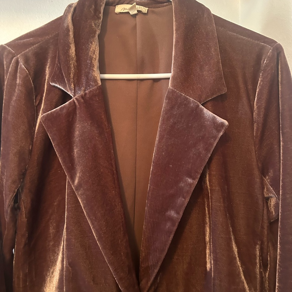 Beautiful lightweight coat